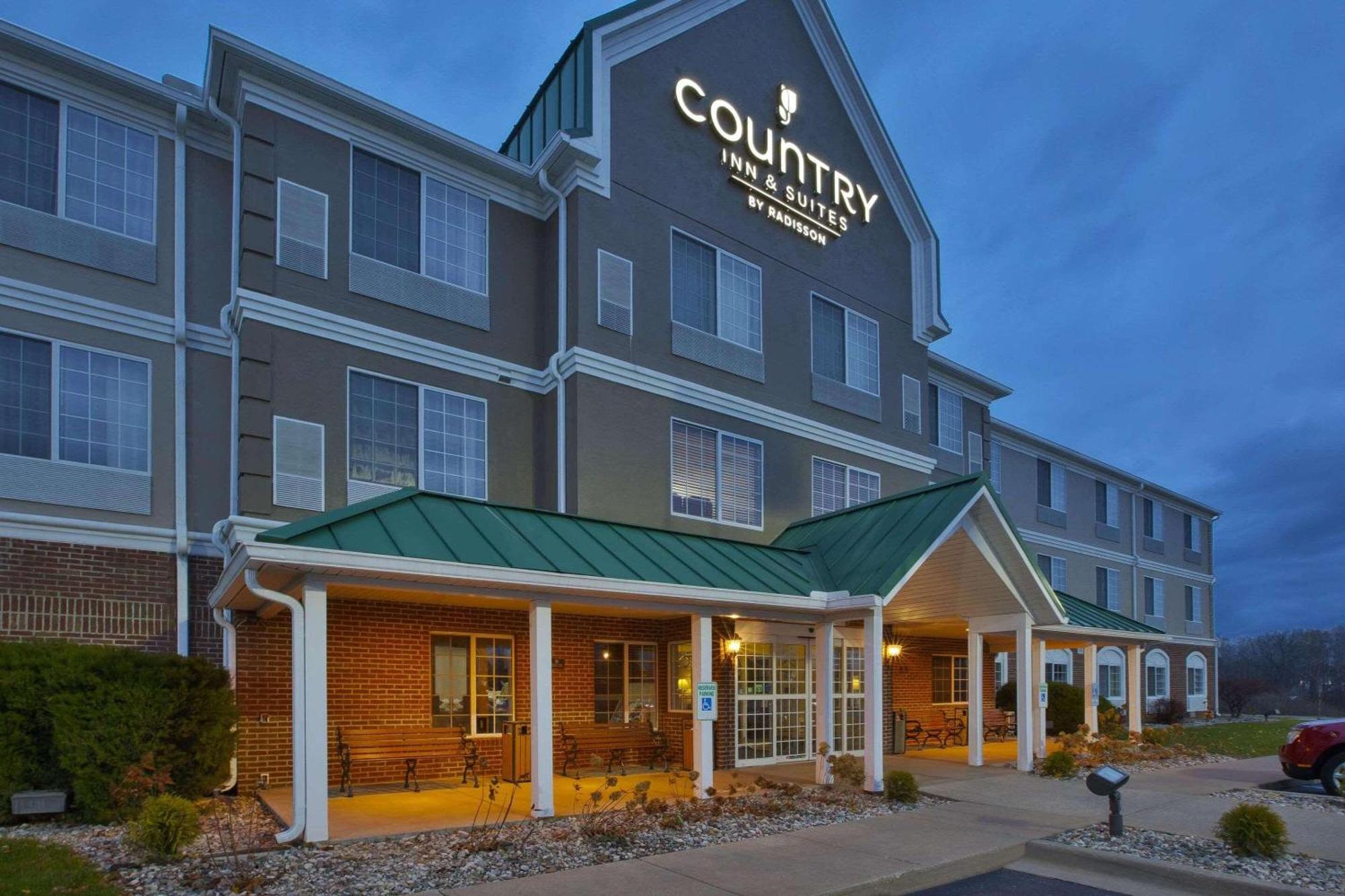 Country Inn & Suites By Radisson, Big Rapids, Mi Bagian luar foto