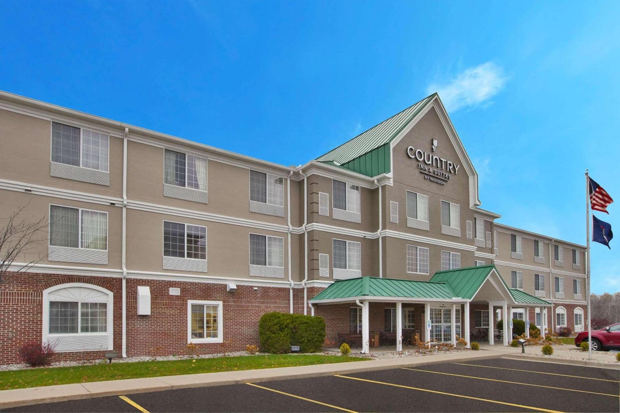 Country Inn & Suites By Radisson, Big Rapids, Mi Bagian luar foto
