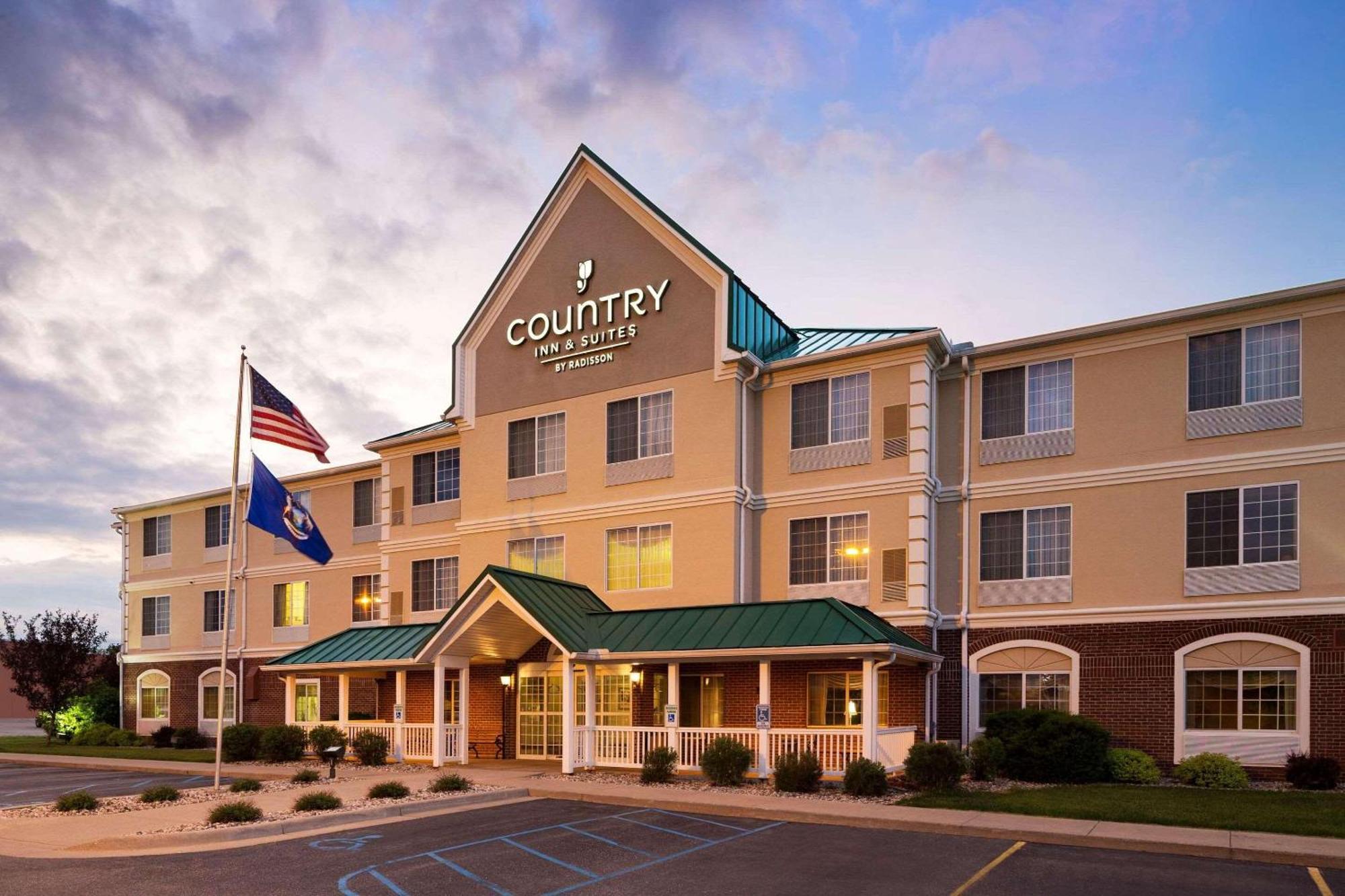 Country Inn & Suites By Radisson, Big Rapids, Mi Bagian luar foto