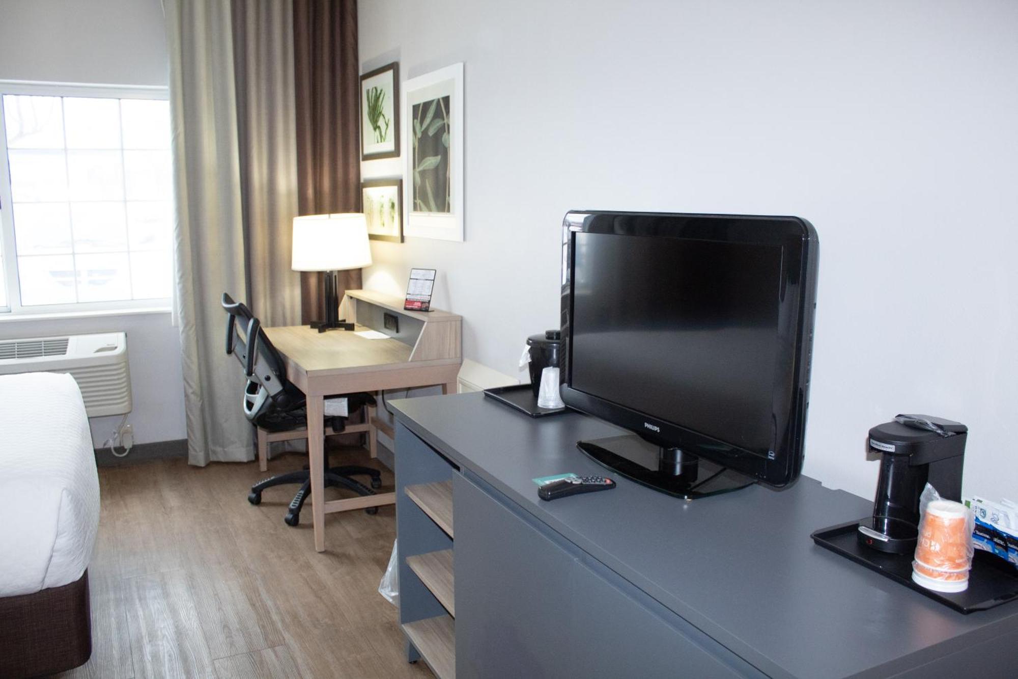 Country Inn & Suites By Radisson, Big Rapids, Mi Bagian luar foto