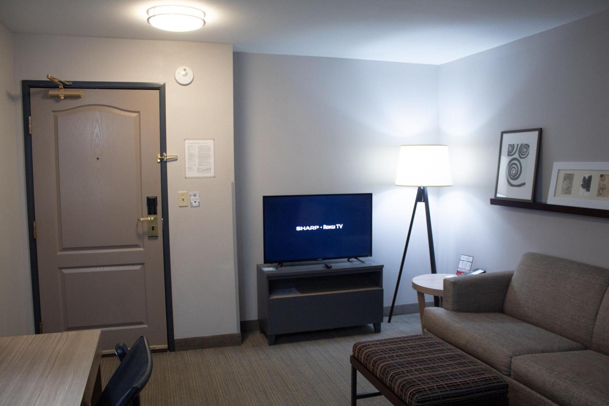 Country Inn & Suites By Radisson, Big Rapids, Mi Bagian luar foto
