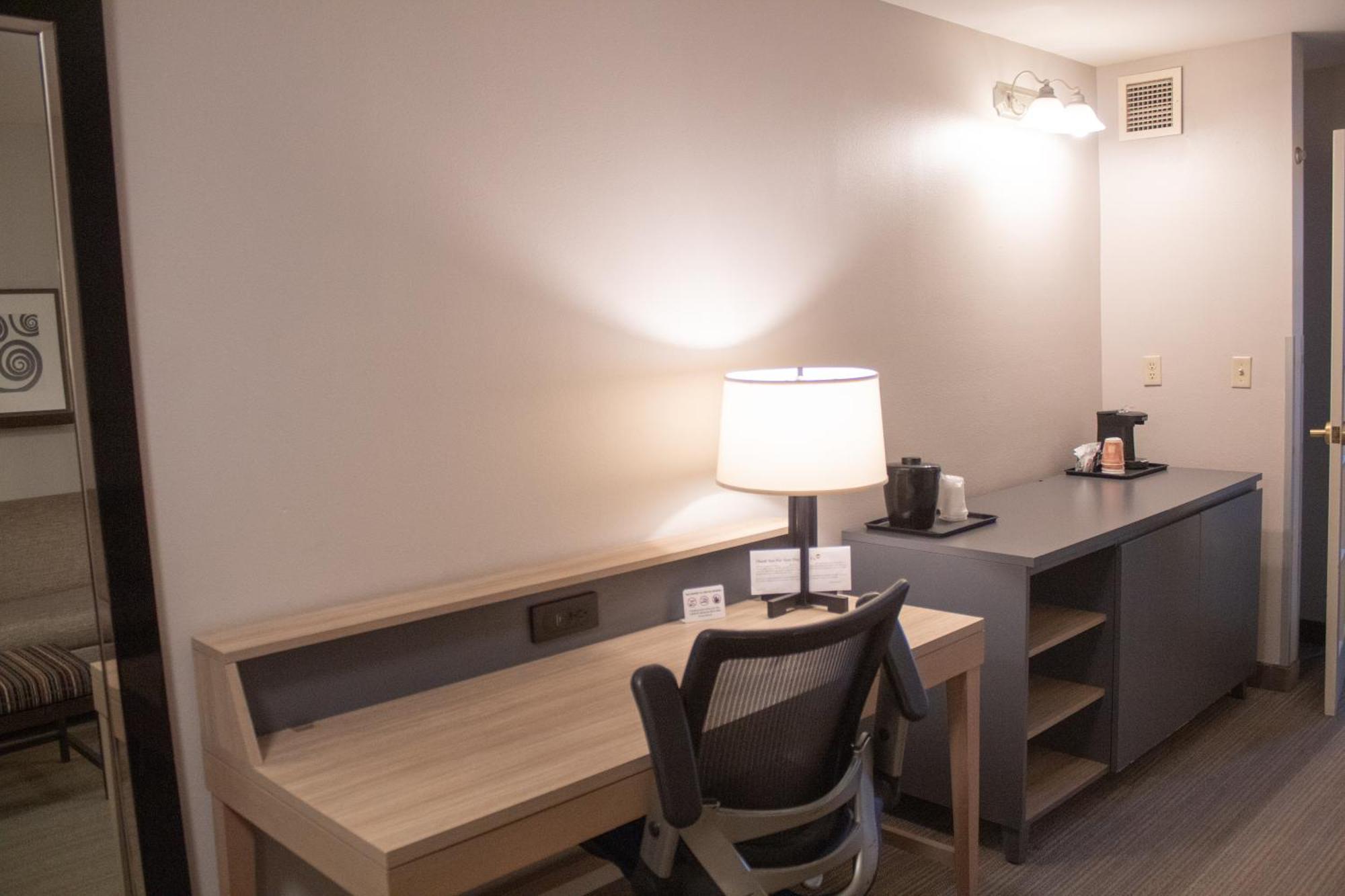 Country Inn & Suites By Radisson, Big Rapids, Mi Bagian luar foto
