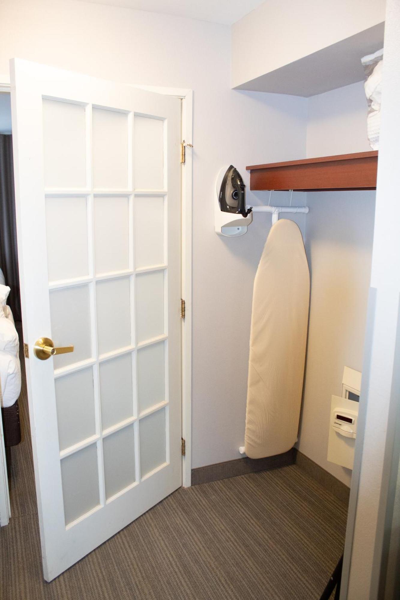 Country Inn & Suites By Radisson, Big Rapids, Mi Bagian luar foto