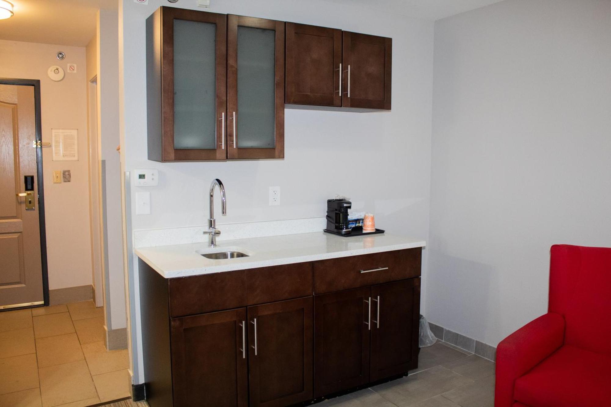 Country Inn & Suites By Radisson, Big Rapids, Mi Bagian luar foto