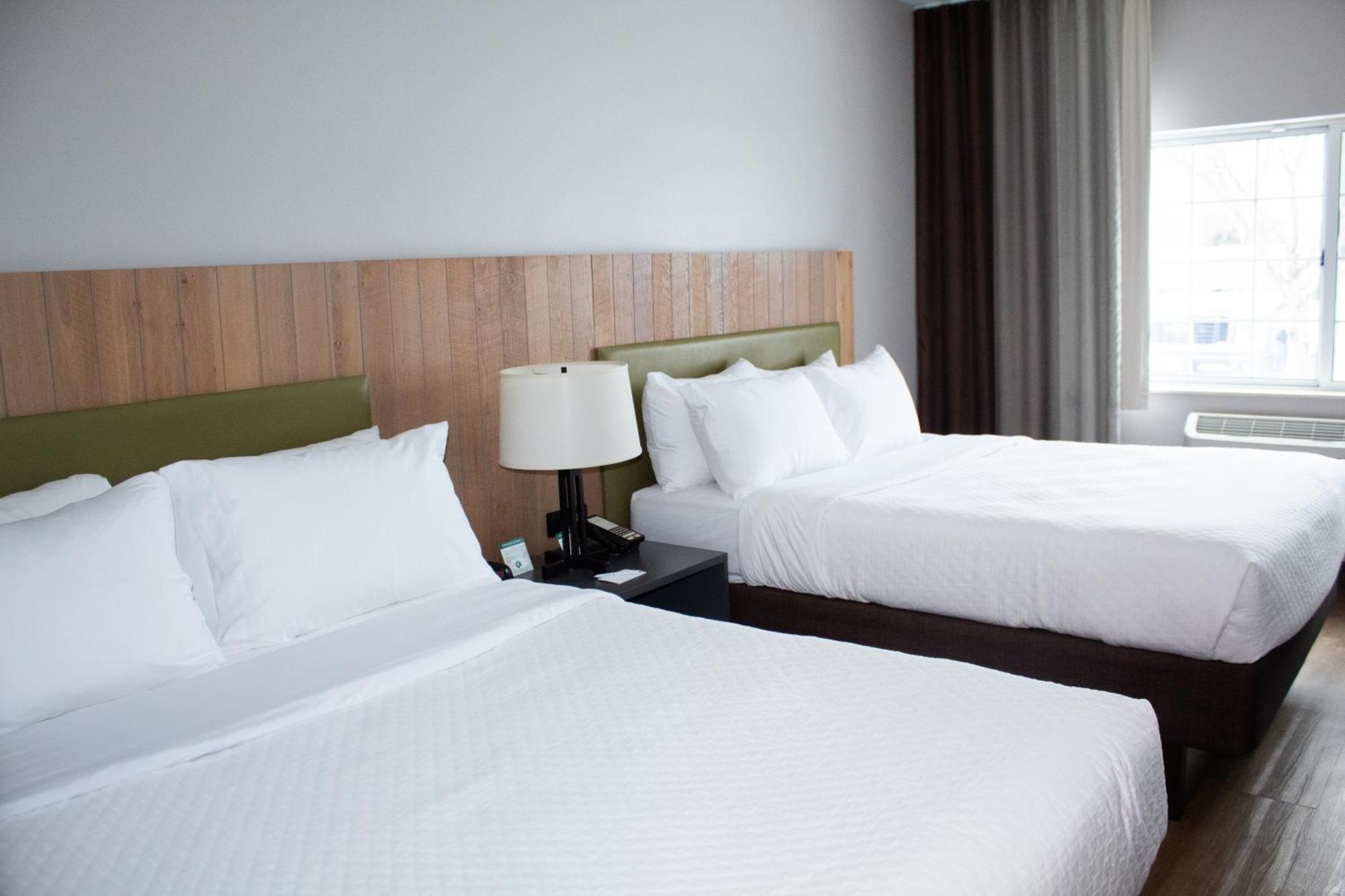 Country Inn & Suites By Radisson, Big Rapids, Mi Bagian luar foto