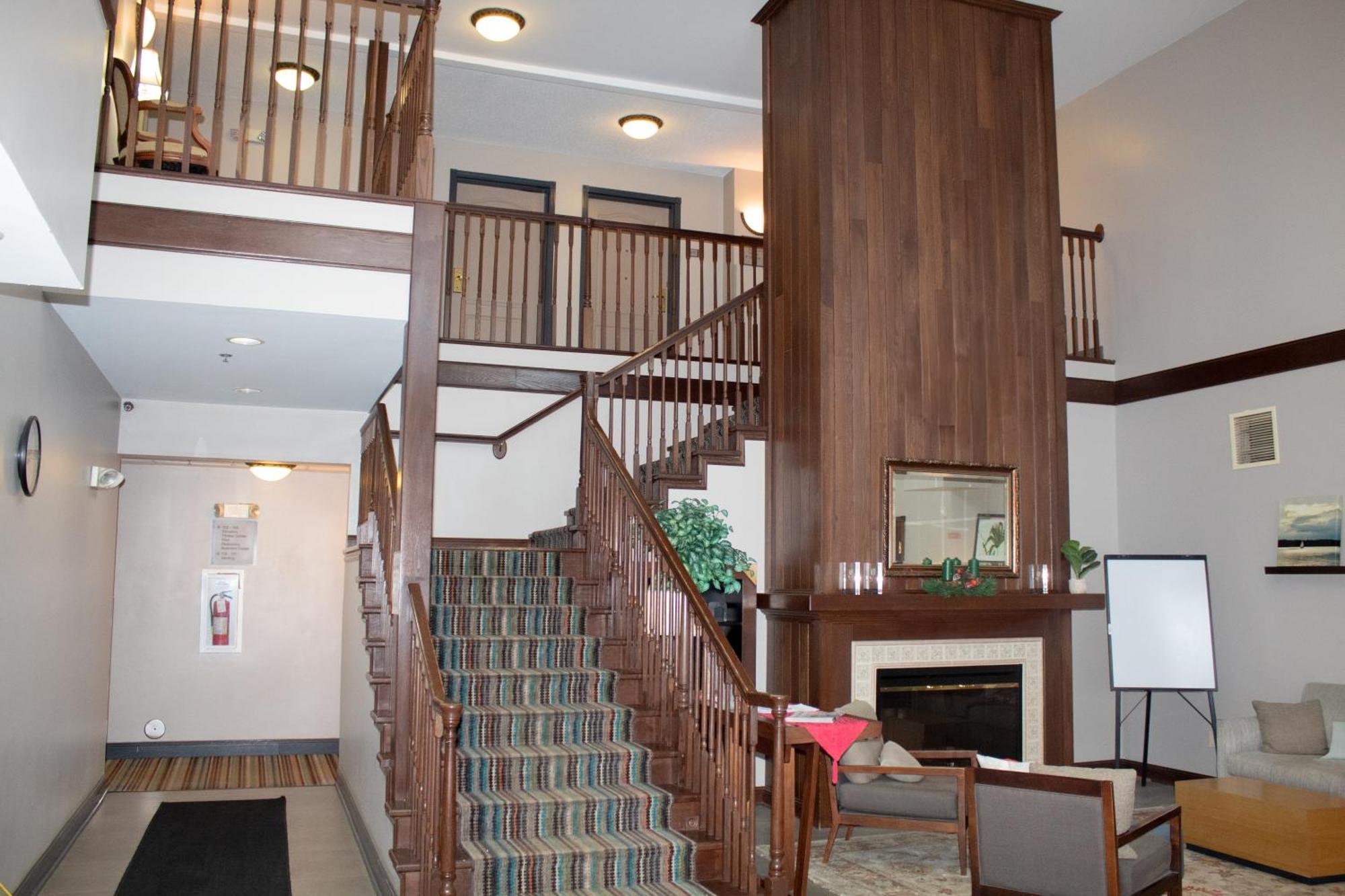 Country Inn & Suites By Radisson, Big Rapids, Mi Bagian luar foto